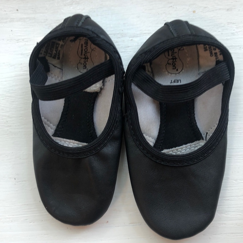 Stretch Ballet Shoes Black Style # 151 Black Size 2M Revolution